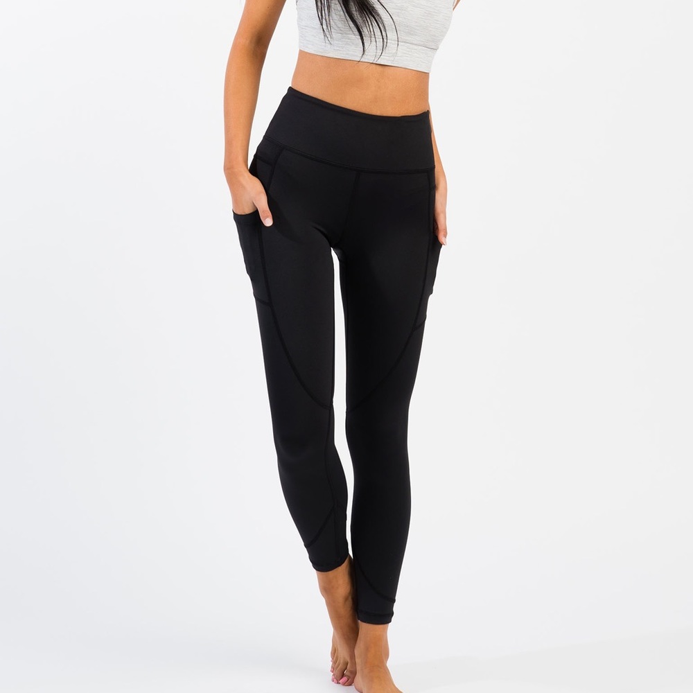 ZYIA Black Pocket Light n Tight 7/8